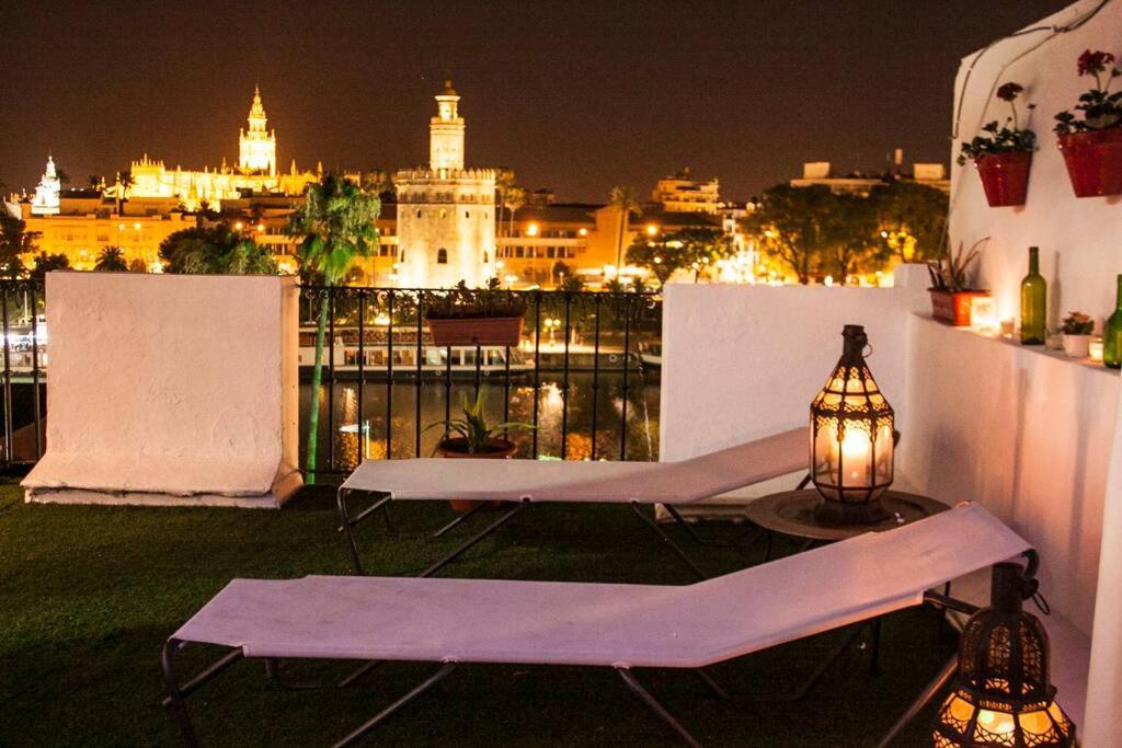 Atico Con Vistas A La Torre Del Oro Y Catedral Appartement